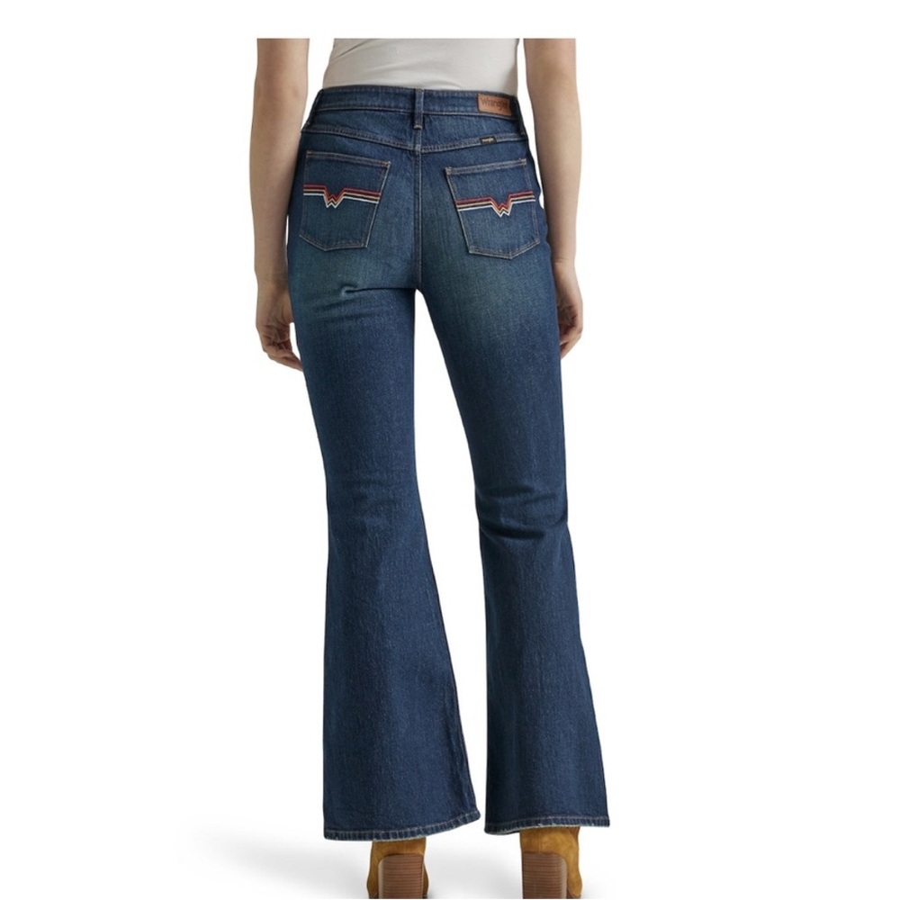 Wrangler Fierce Flare High Rise Denim Blue Jeans 32 Inch Inseam Size 14/32 NWT